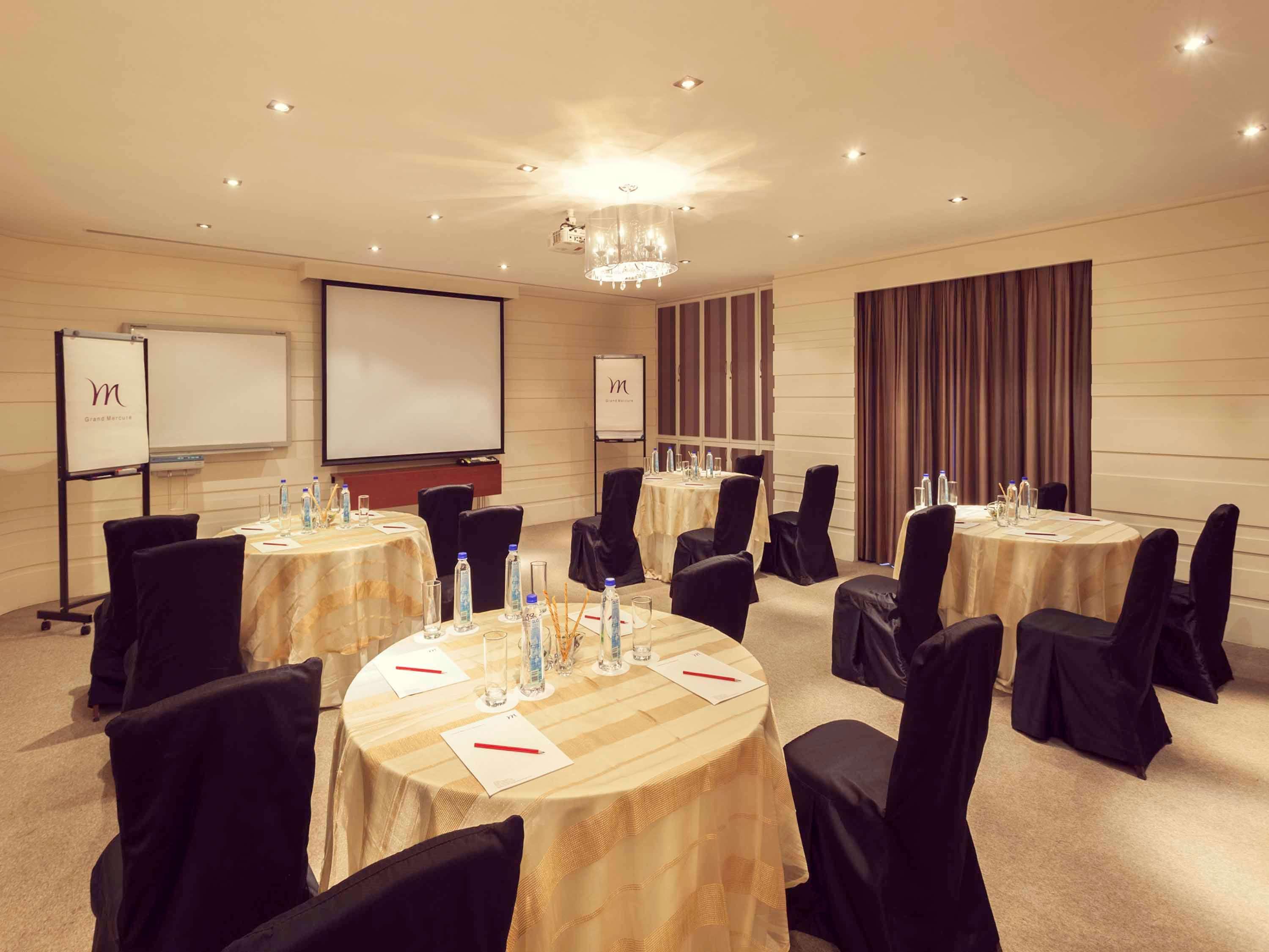 Grand Mercure Vadodara Surya Palace Luaran gambar